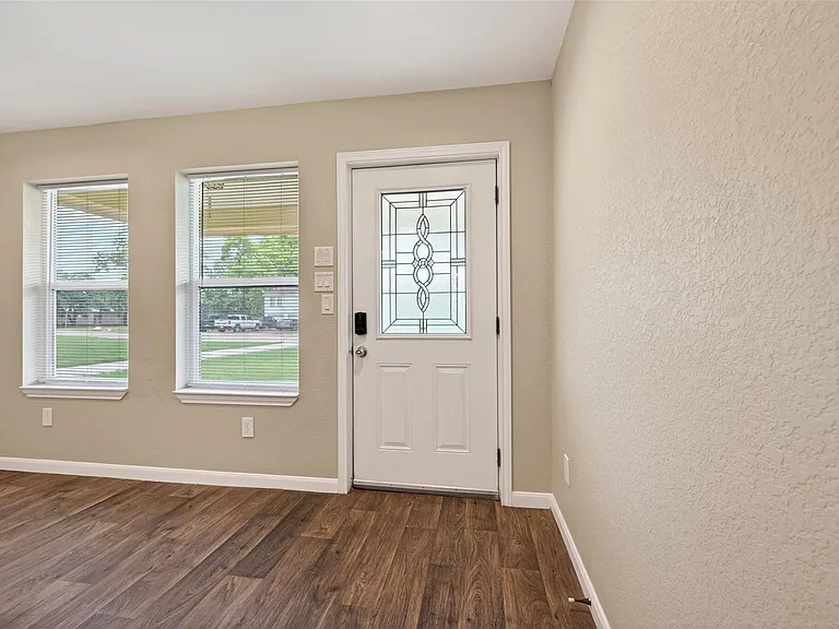 1708 Sycamore Ave — Photo 4