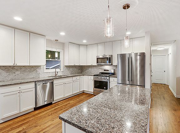 4th image of 6035 Avalon Ave