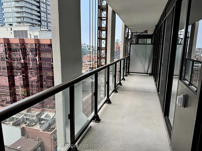 400 King St W #1517 — Photo 11