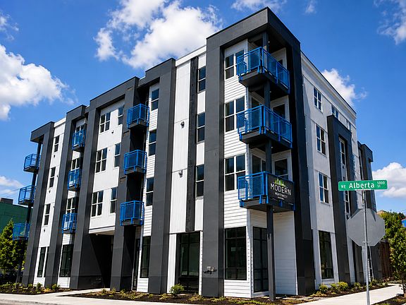 3rd image of 2465 NE Alberta St #29
