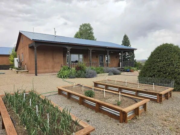187 Los Rios Road, Arroyo Hondo, NV 87513