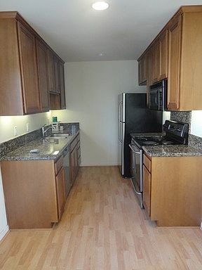 5th image of 2020 Diamond St Unit 10