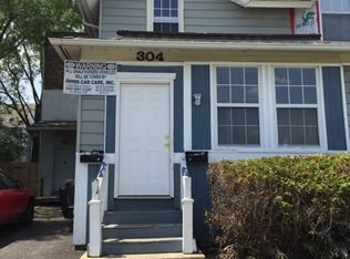 304 Hendee St APT 1, Elgin, IL 60123