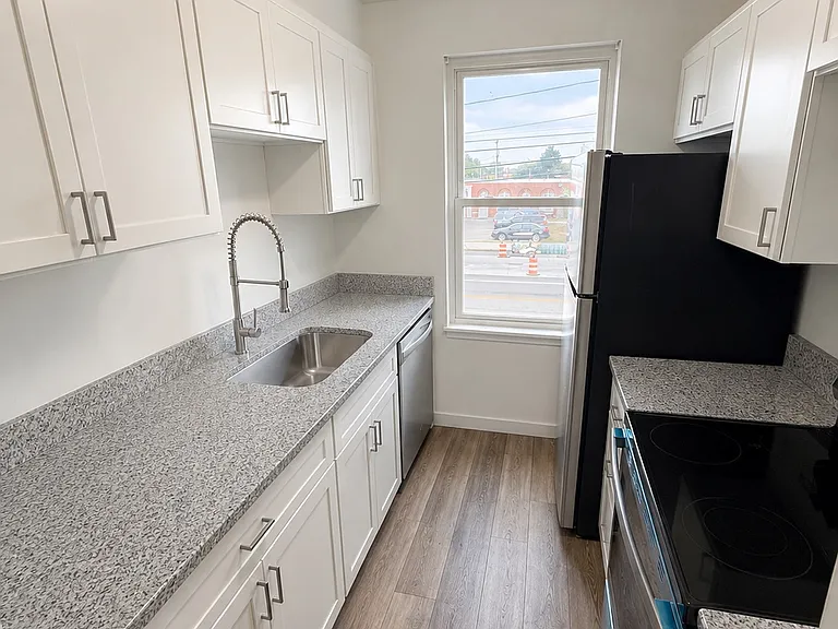 2295 Warrensville Center Rd #7 — Photo 2