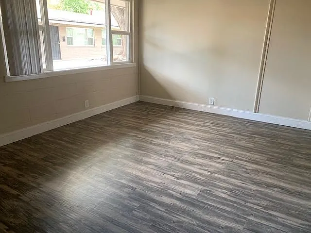 140 La Rue Ave — Photo 8