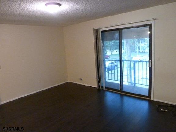 2nd image of 98 Liberty Ct #1902