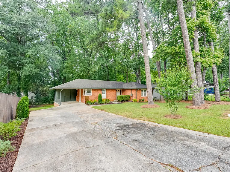 244 Mathews Cir SE — Photo 2