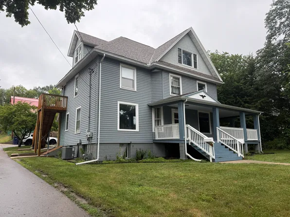 1041 Carrington St, Janesville, WI 53545