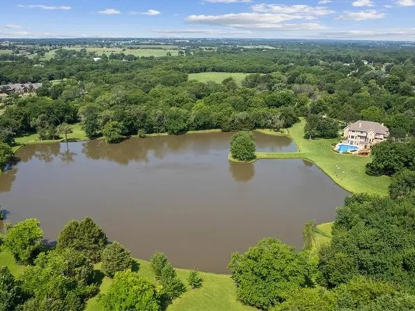 19551 Antioch Rd, Bucyrus, KS 66013