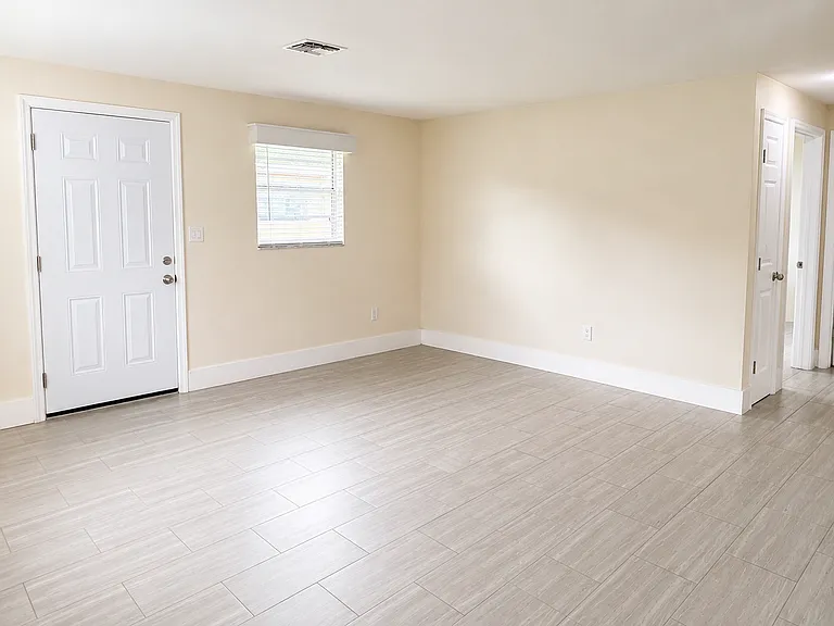 820 Central Dr — Photo 4