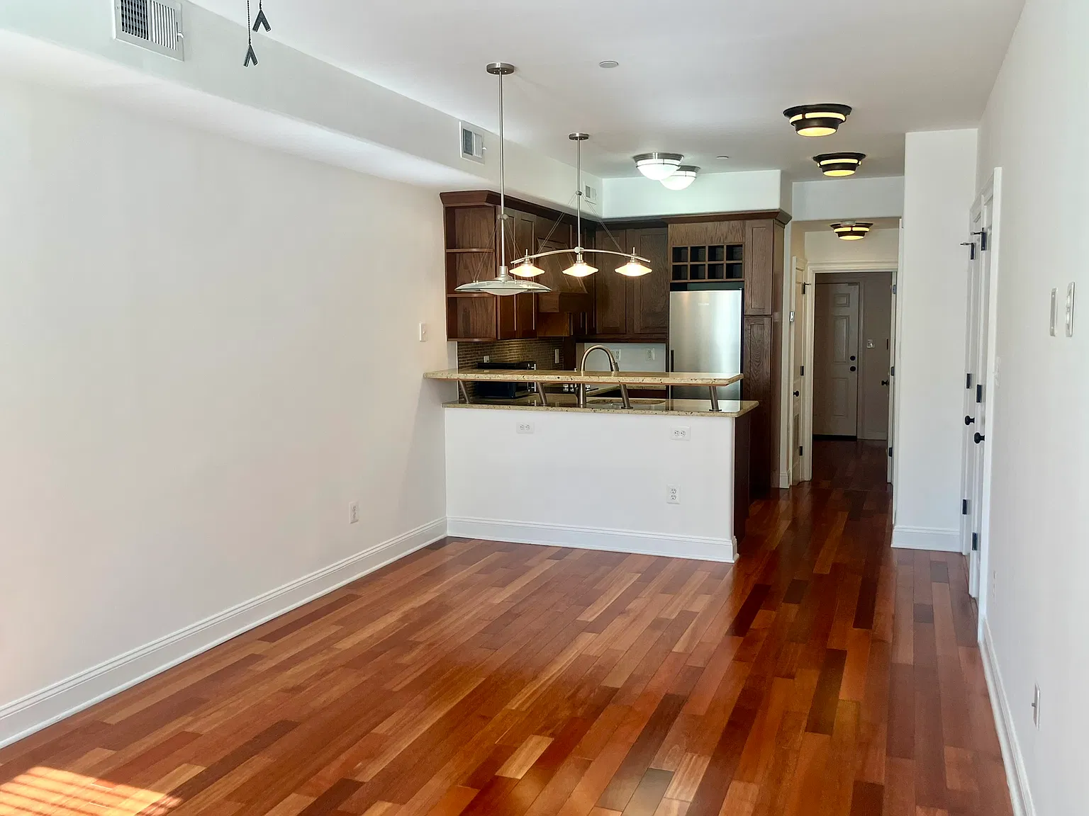 1 bed, 525 sqft, $1,900 — Photo 3