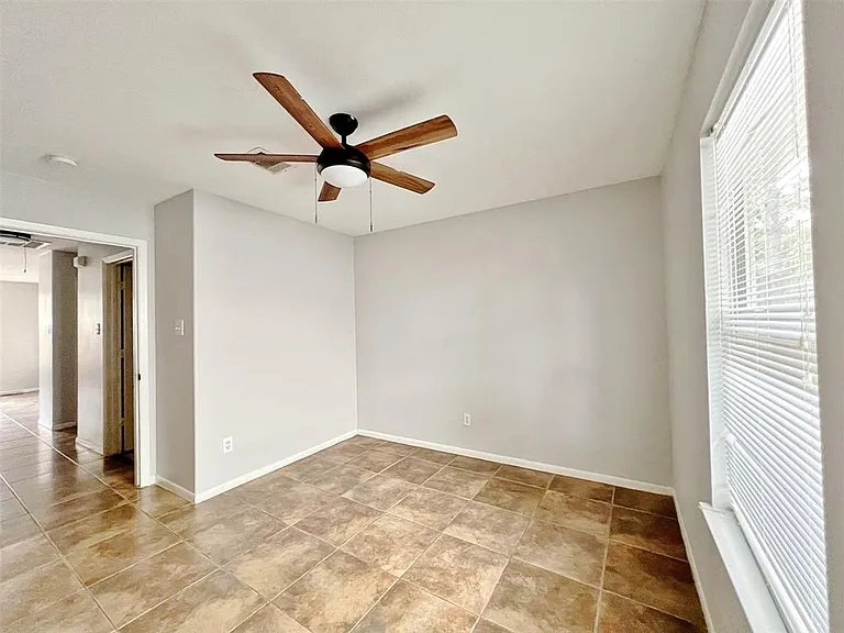 5923 Shining Leaf Ct — Photo 10