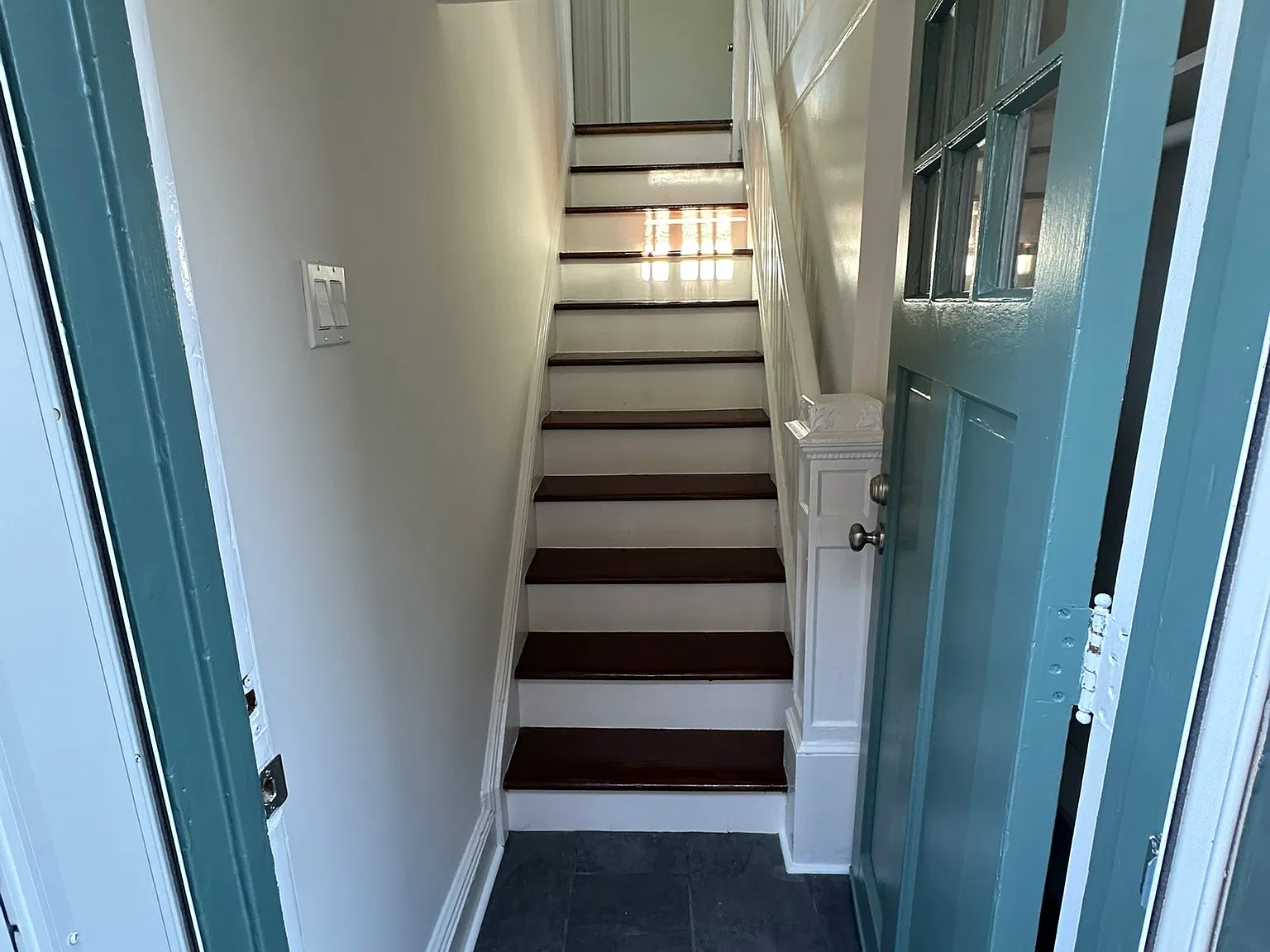2 bed, 800 sqft, $3,000 — Photo 2