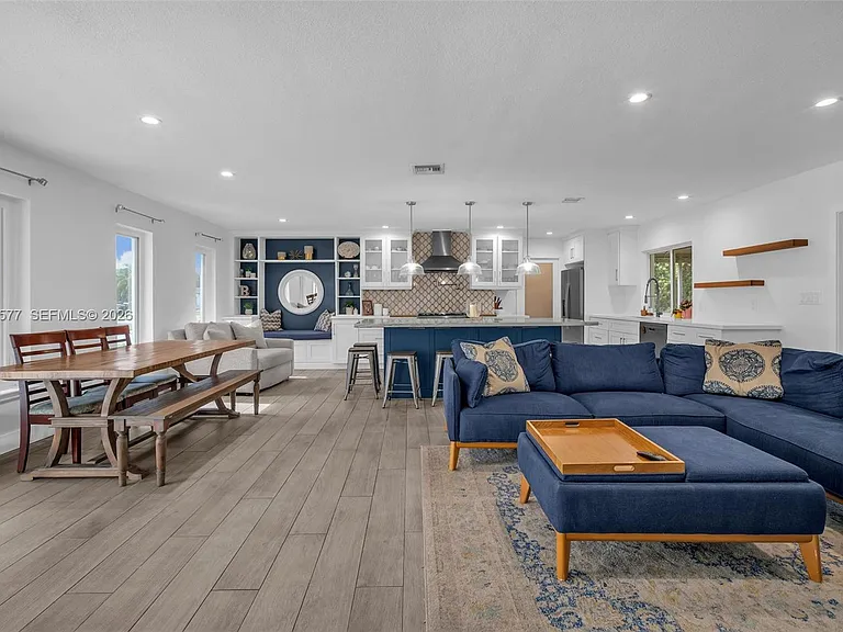 1807 SW 102nd Pl — Photo 7