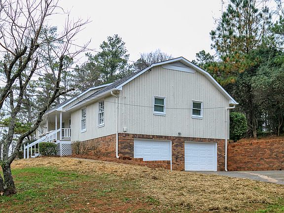 3rd image of 108 Creekview Dr