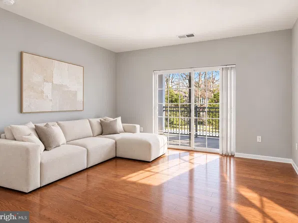 226 Breeders Cup Dr, Cherry Hill, NJ 08002