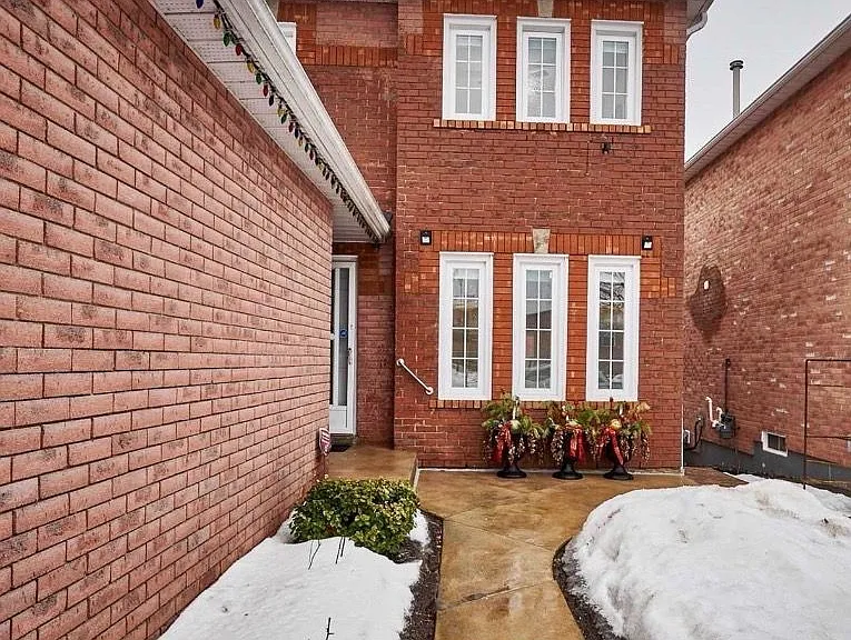 24 Harkins Dr — Photo 2