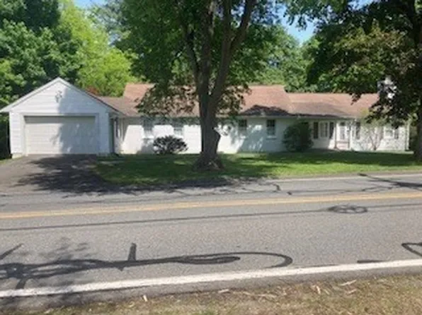 1006 S East St, Amherst, MA 01002