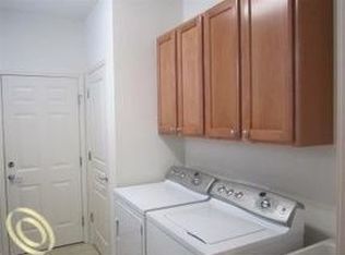 24152 Grand Traverse Ave, Flat Rock, MI 48134