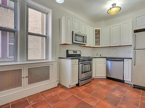 3rd image of 6015 Blvd E APT C3
