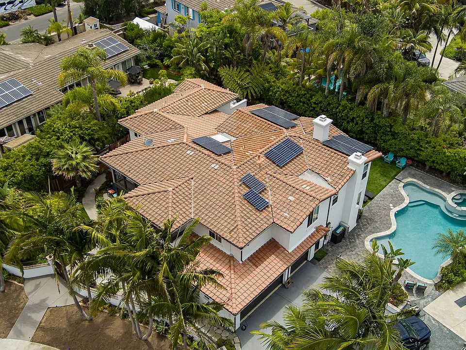 341 Calle De Adele