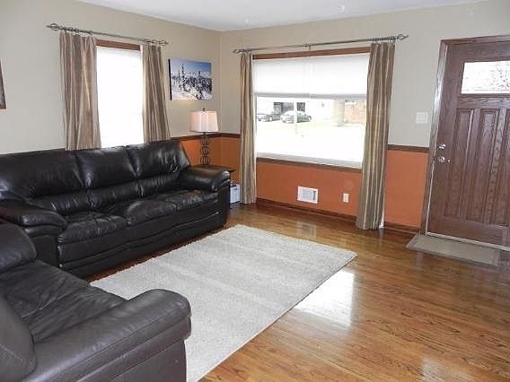 3rd image of 533 Peters Dr