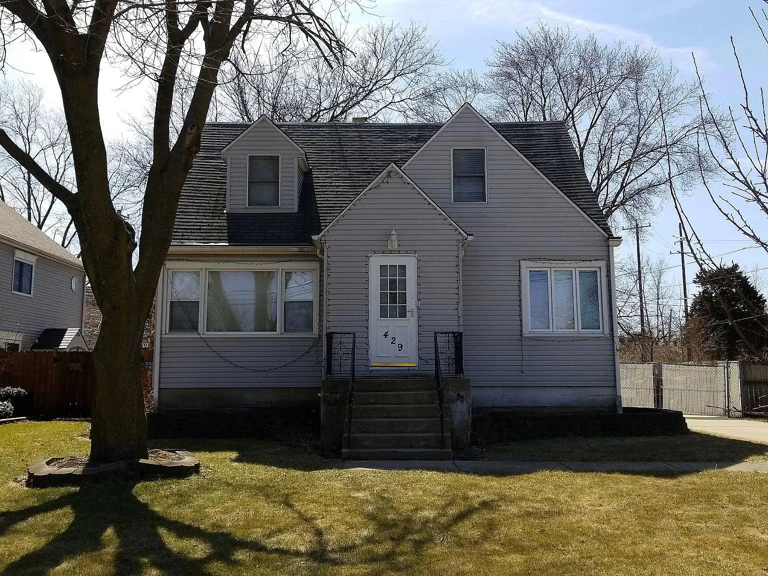 429 E Prairie Ave photo 1