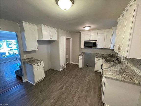 5th image of 25500 Farringdon Ave