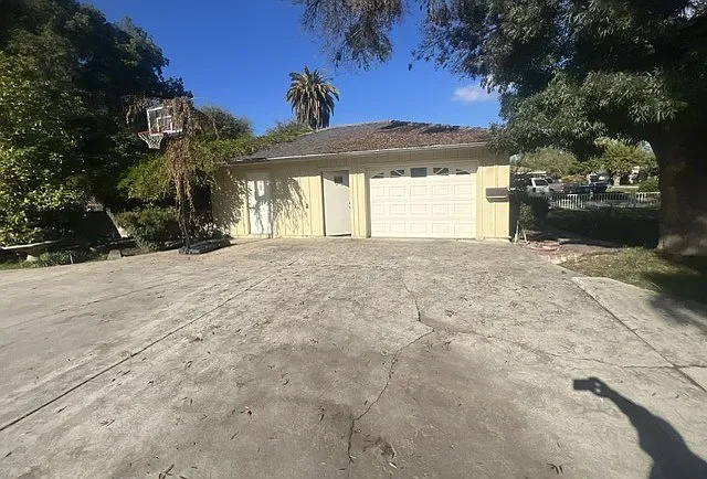 1702 Whitley Ave — Photo 9
