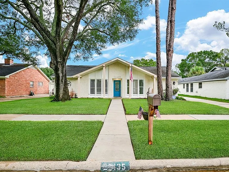 21435 Park Villa Dr — Photo 1