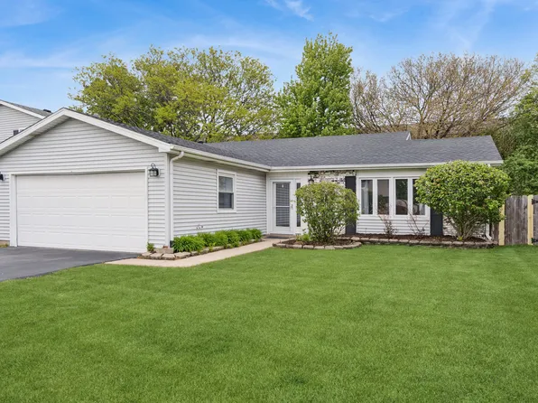 141 Pebblecreek Trl, Carol Stream, IL 60188