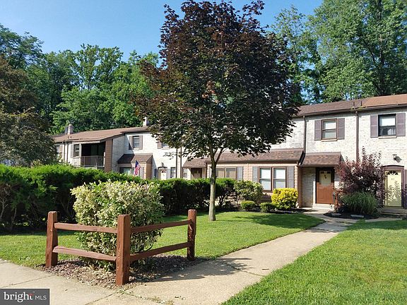3rd image of 84 Bishops Dr