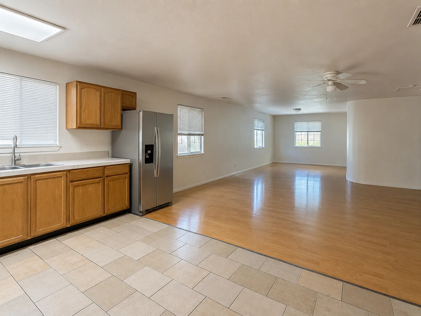 4 bed, 2.5 bath, 1665 sqft, $4,675 — Photo 2