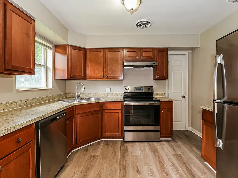 2615 Ligustrum Rd — Photo 8