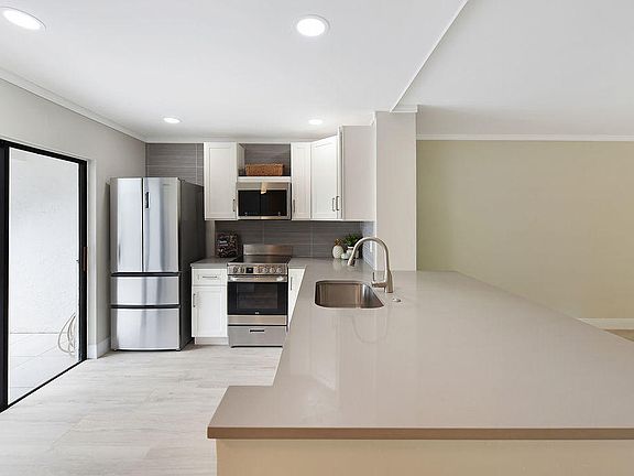 Home For Sale In Domaine Delray