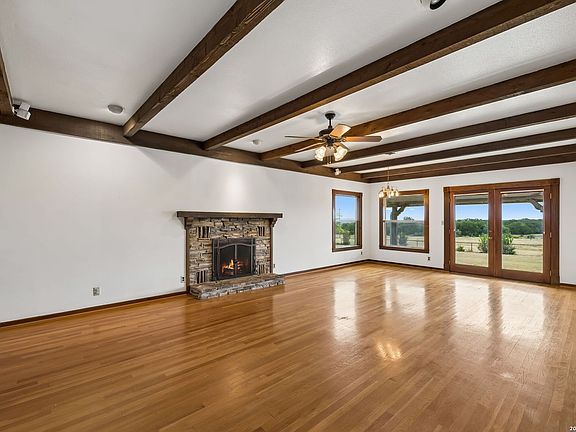 5th image of 48 Holiday Rd