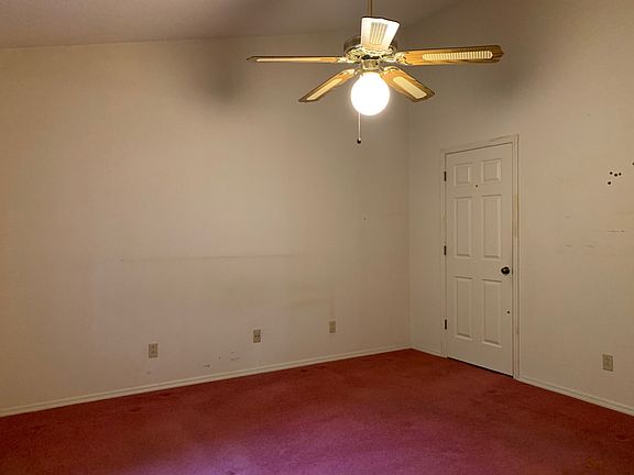 4th image of 723 E Pepperridge Dr