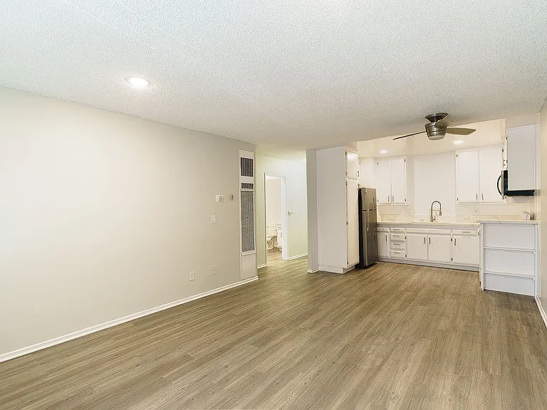 18400 Prairie Street — Photo 88