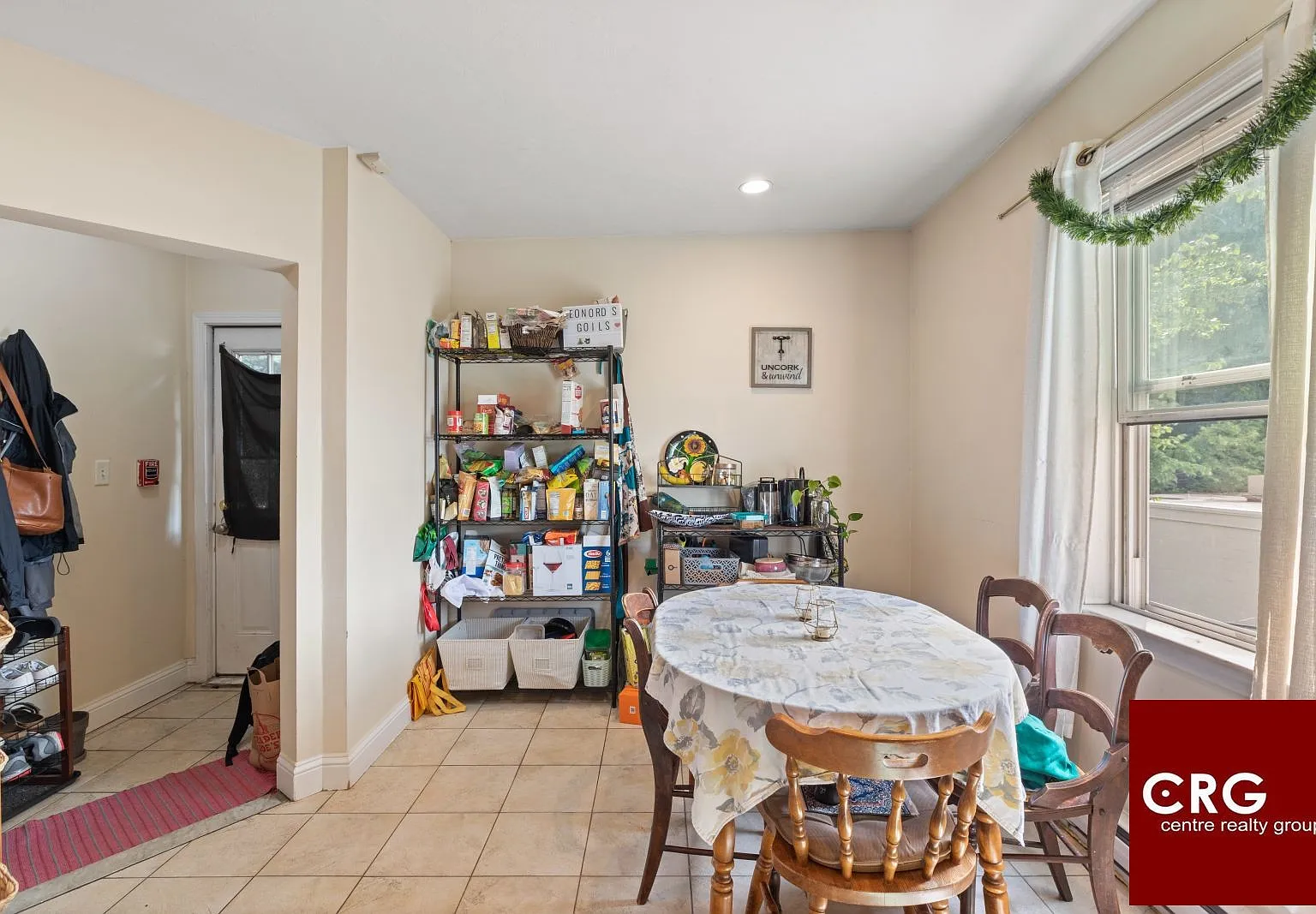 4 bed, 1.0 bath, 1081 sqft, $3,700 — Photo 3