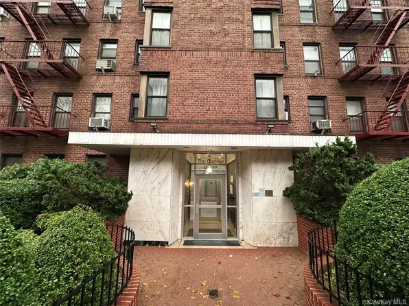 141-60 84th Road #5C, Briarwood, NY 11435