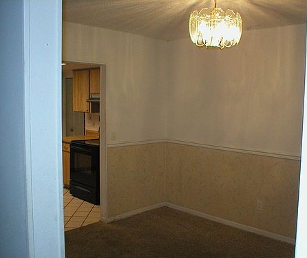 5th image of 1204 Meadowcrest Dr