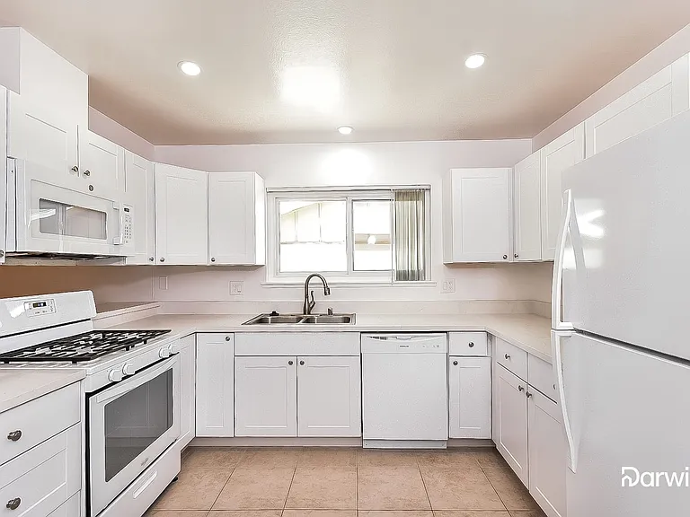 728 Sam Jonas Dr — Photo 3