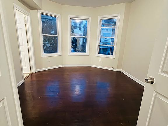3rd image of 655 S 19th St #2