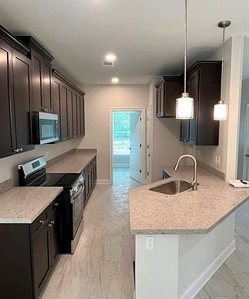 3rd image of 134 Deforest Dr