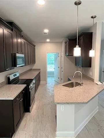 134 Deforest Dr — Photo 3
