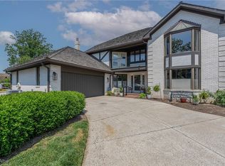 11 Chippenham Ct, Rocky River, OH 44116