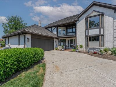 11 Chippenham Ct, Rocky River, OH, 44116