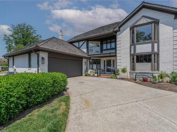 11 Chippenham Ct, Rocky River, OH 44116