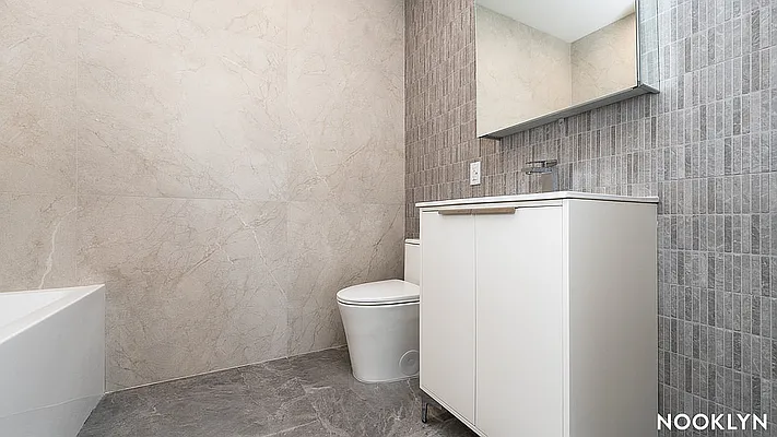 Bathroom, photo 2