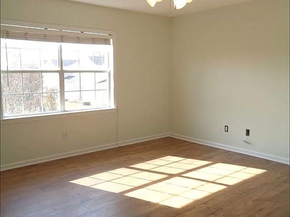 5th image of 75 N Courtyard Way